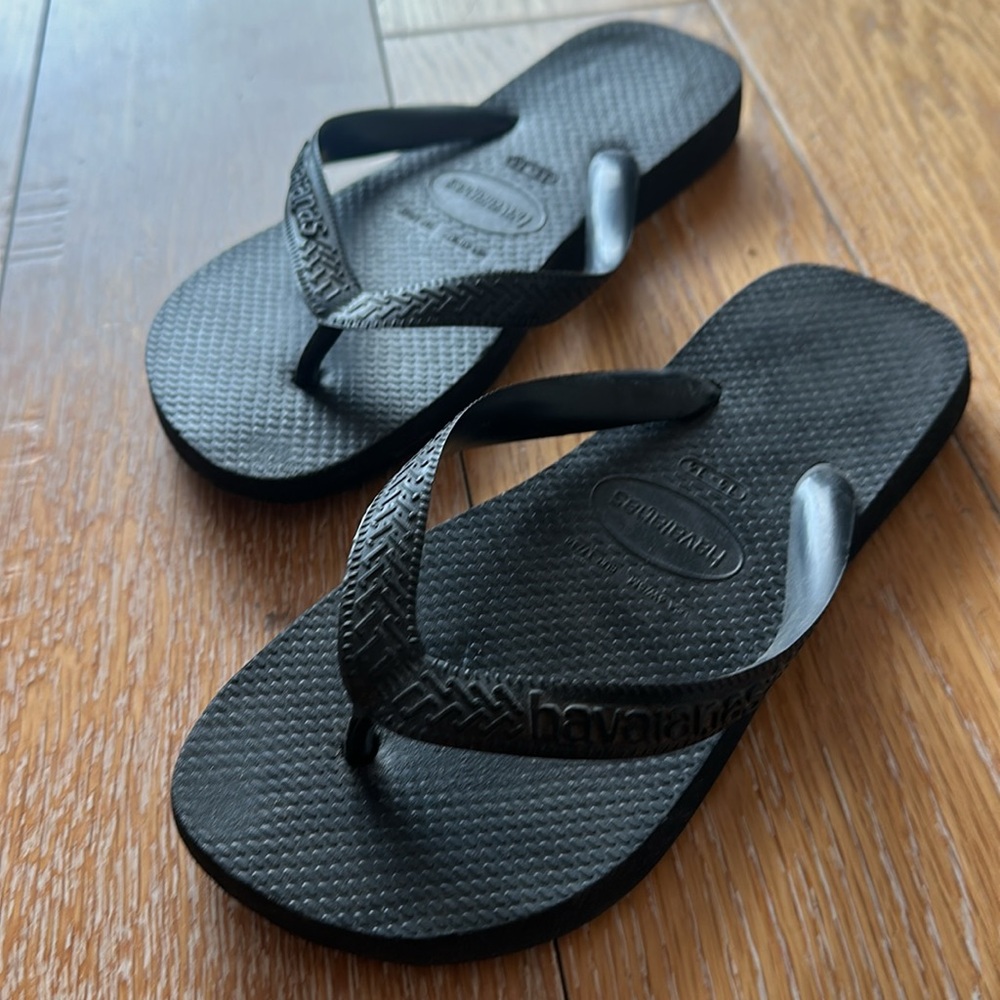 Havaianas Black Flip Flops Size 6